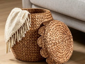 Fan-shaped water hyacinth hand-held basket, chestnut brown with lid